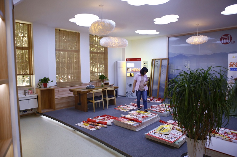 制作寫真KT板發(fā)光字