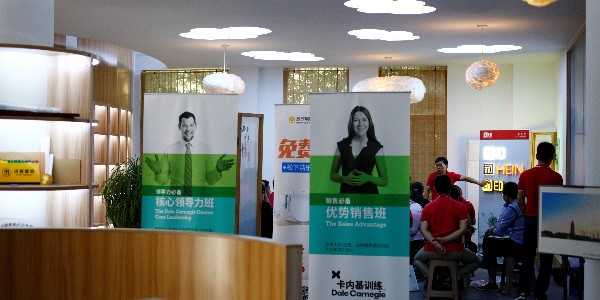 戶外噴繪寫真的防護(hù)要求有哪些？-和印愛歐圖文